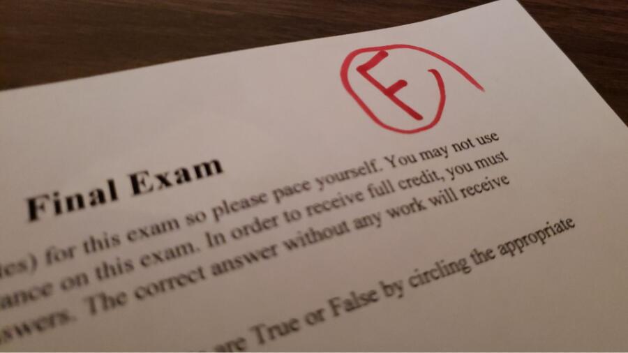 華盛頓大學(xué)掛科后如何處理?成績(jī)復(fù)議、改分機(jī)制與撤課全攻略